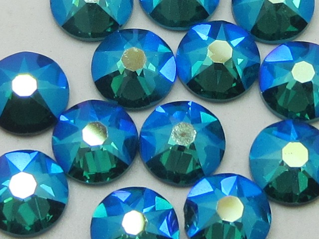 18 pcs. 30ss BLUE ZIRCON SHIMMER FLATBACK European Rhinestones